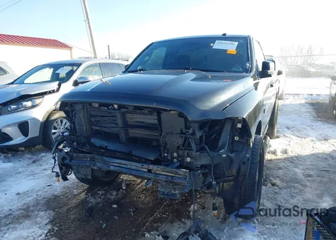 2017 Ram 1500 Express 4X2 6'4 Box z USA, uszkodzony, nr VIN 3C6JR6AT9HG604795